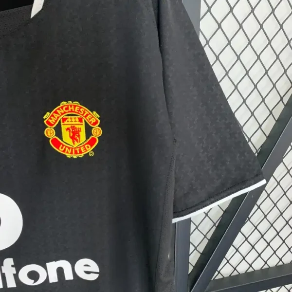 2003-2004 Manchester United Jersey retro kit - Image 5