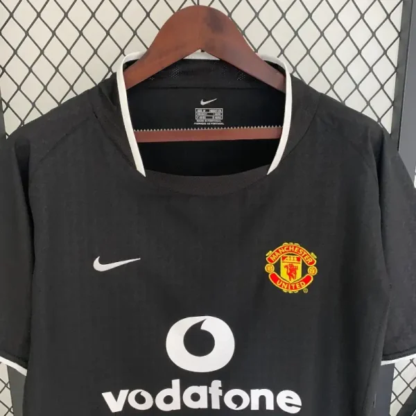 2003-2004 Manchester United Jersey retro kit - Image 4