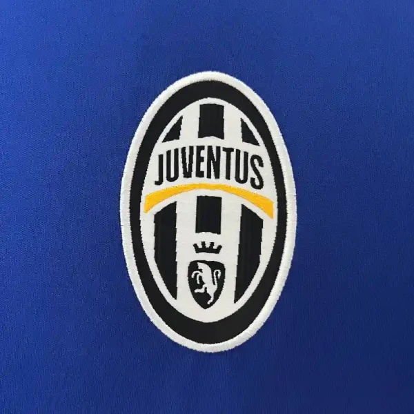 2004-2005 Juventus Jersey retro kit - Image 3