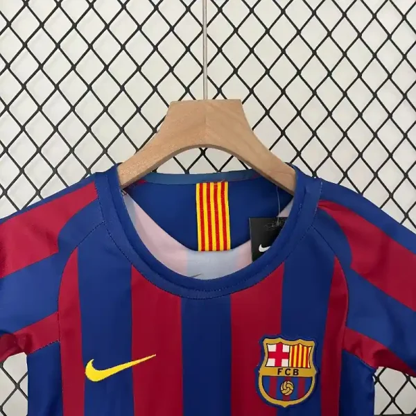 2005-2006 Kids Barcelona Jersey retro kit - Image 4