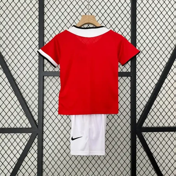 2005-2006 Kids Manchester United Jersey retro kit - Image 8