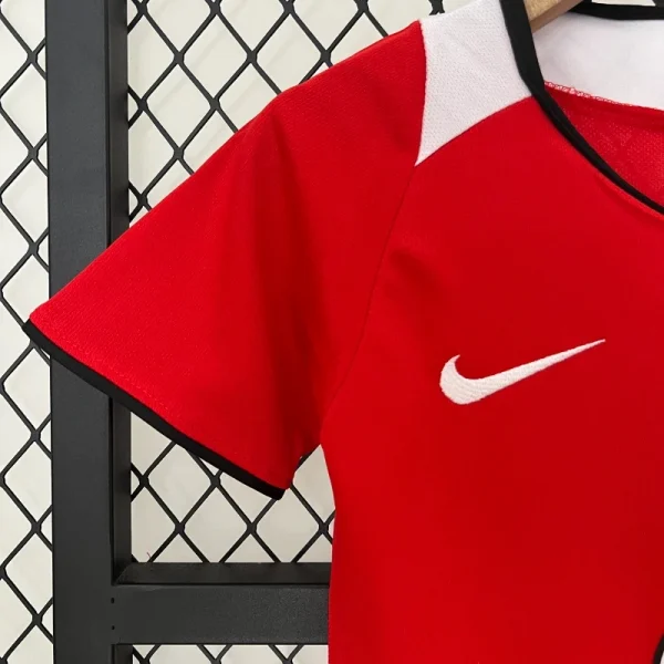 2005-2006 Kids Manchester United Jersey retro kit - Image 5
