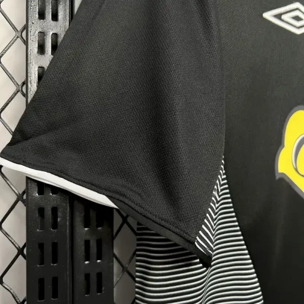 2006 Colo Colo Jersey retro kit - Image 4