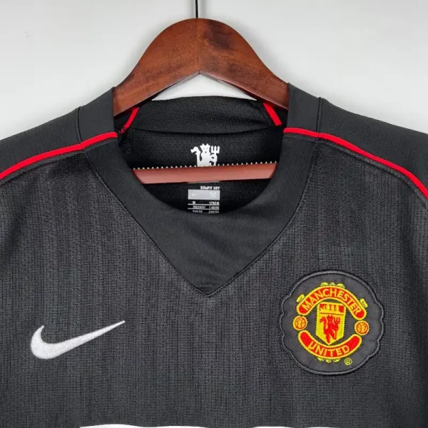 2007-2008 Manchester United Second retro kit - Image 4