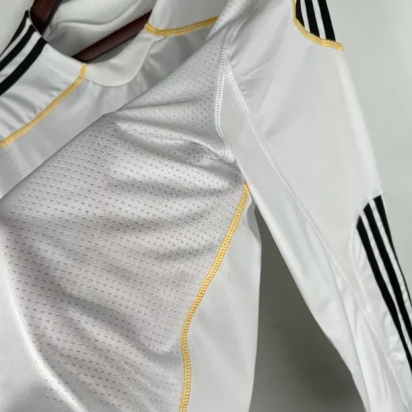 2009-2010 Long Sleeve Real Madrid Jersey retro kit - Image 6