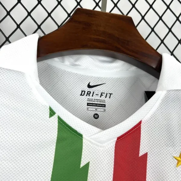 2010-2011 Juventus Jersey retro kit - Image 4