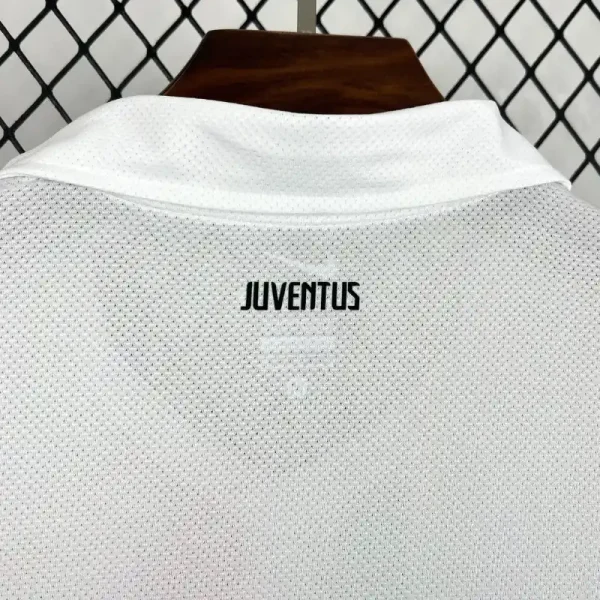 2010-2011 Juventus Jersey retro kit - Image 8