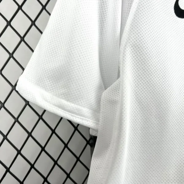 2010-2011 Juventus Jersey retro kit - Image 5