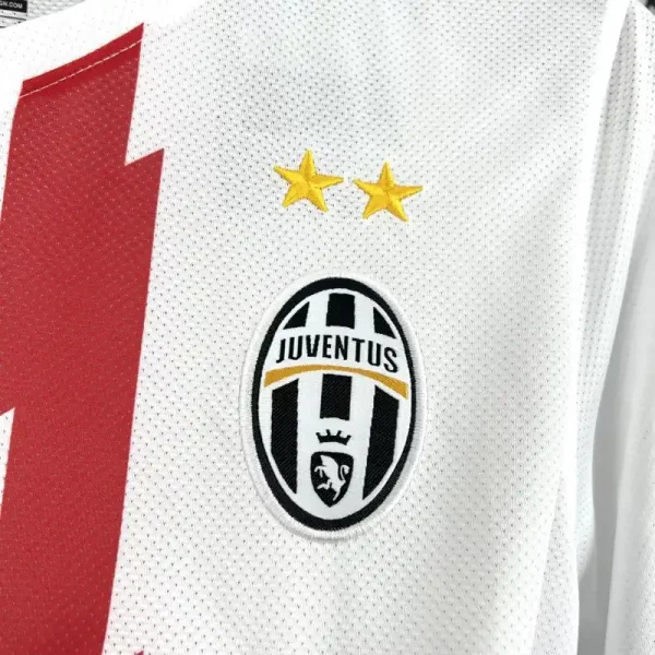 2010-2011 Juventus Jersey retro kit - Image 3