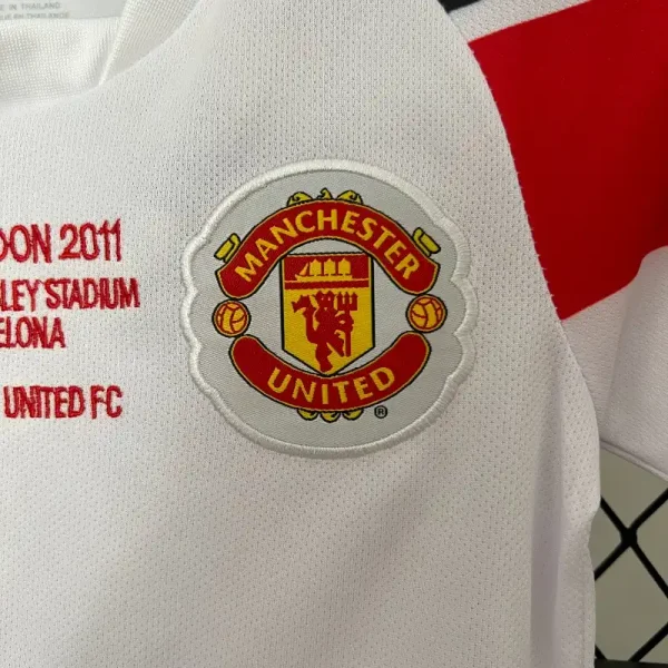 2010-2011 Kids Manchester United Jersey retro kit - Image 4