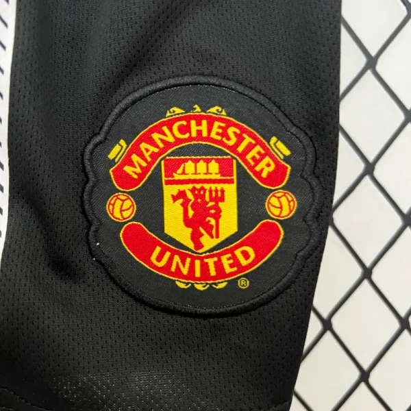 2010-2011 Kids Manchester United Jersey retro kit - Image 6
