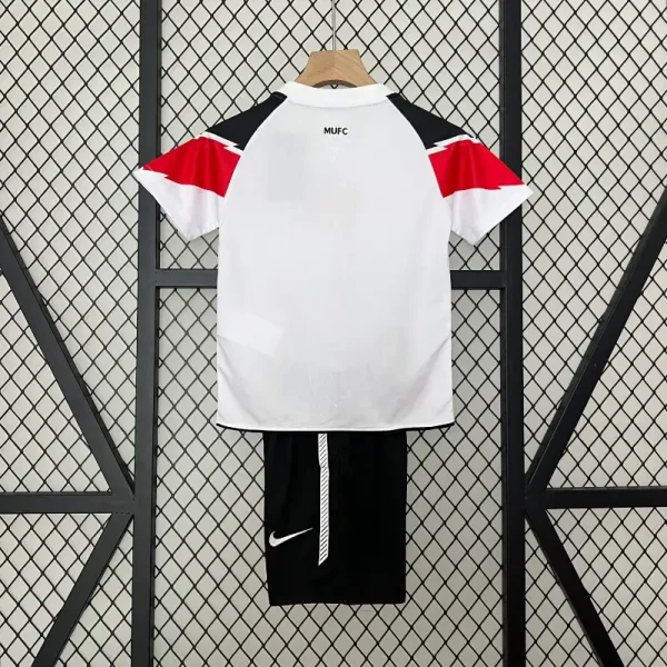 2010-2011 Kids Manchester United Jersey retro kit - Image 8