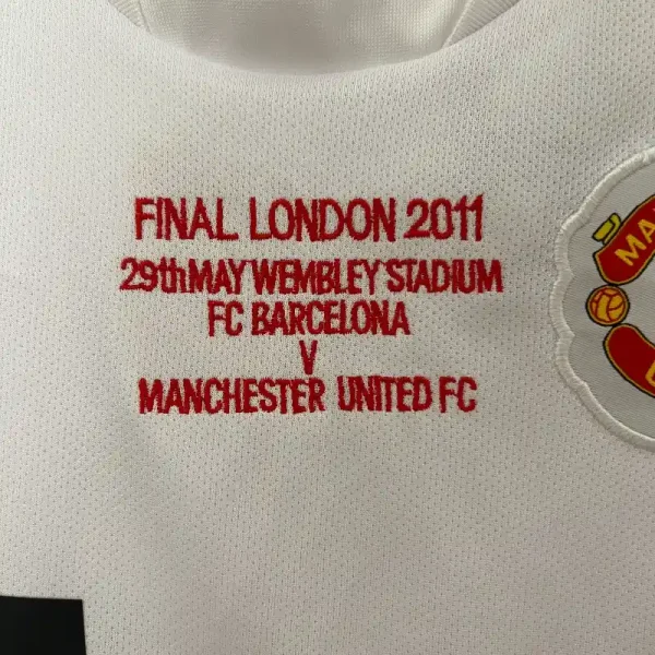 2010-2011 Kids Manchester United Jersey retro kit - Image 3