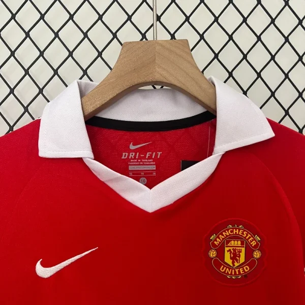 2010-2011 Kids Manchester United Jersey retro kit - Image 4
