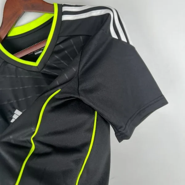 2010-2011 Real Madrid Jersey retro kit - Image 6