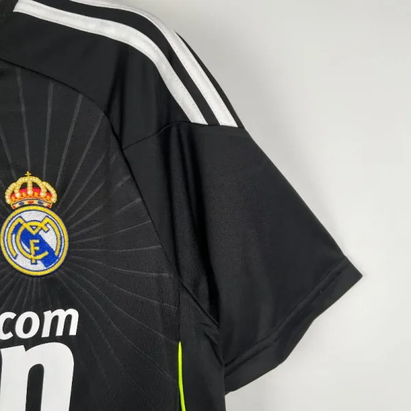 2010-2011 Real Madrid Jersey retro kit - Image 5