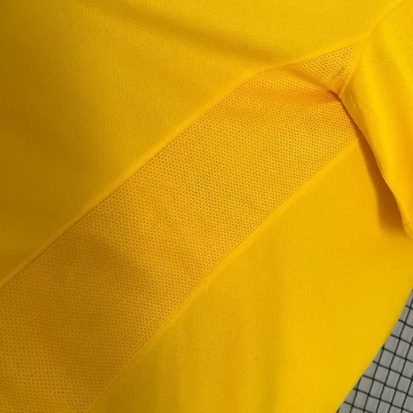 2010 Brazil Jersey retro kit - Image 6