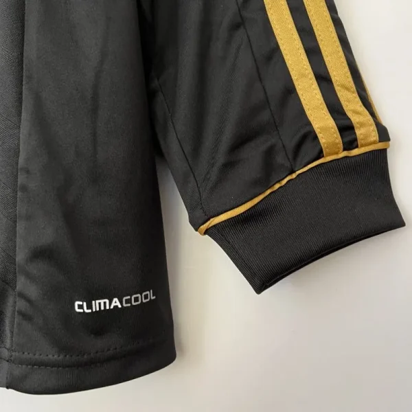 2011-2012 Long Sleeve Real Madrid Jersey retro kit - Image 8