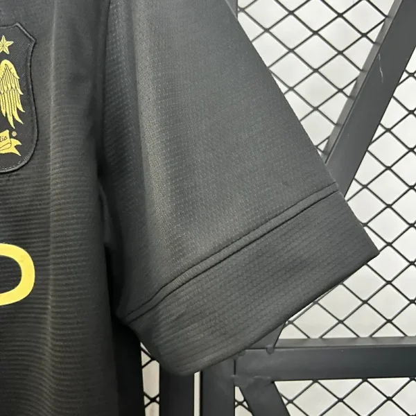2013-2014 Manchester City Jersey retro kit - Image 5