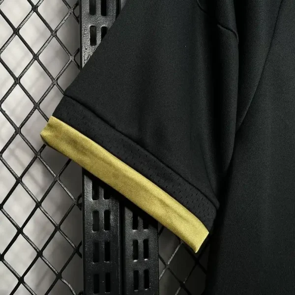 2015-2016 Juventus Third retro kit - Image 5