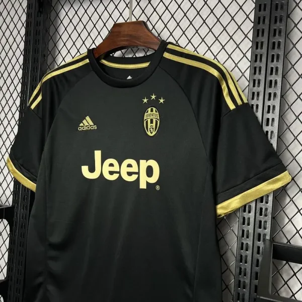 2015-2016 Juventus Third retro kit - Image 6