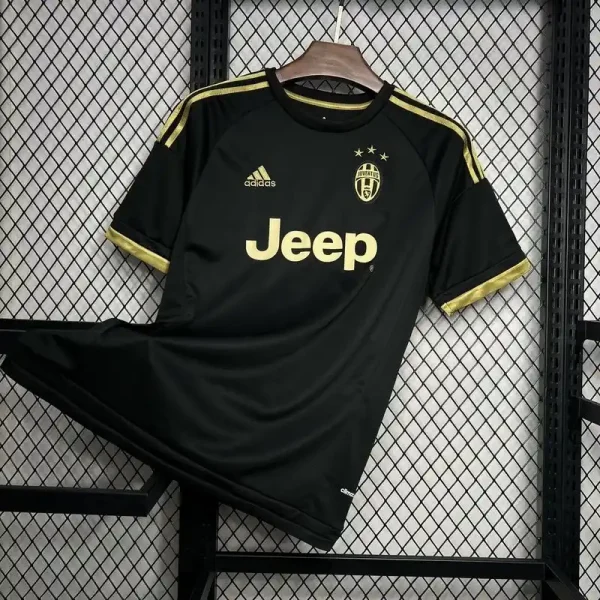 2015-2016 Juventus Third retro kit - Image 7