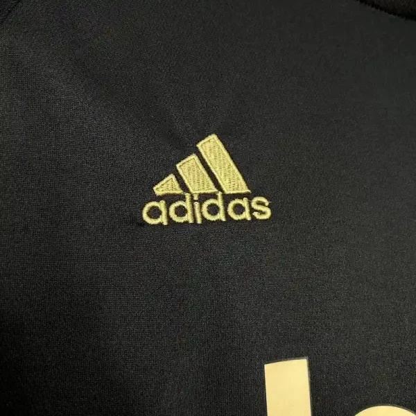 2015-2016 Juventus Third retro kit - Image 2