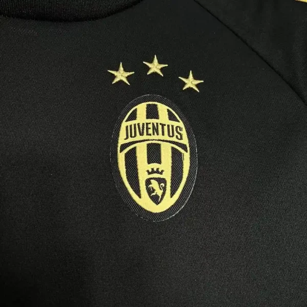 2015-2016 Juventus Third retro kit - Image 3