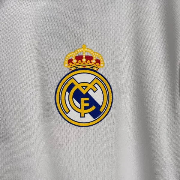 2016-2017 Real Madrid Jersey retro kit - Image 3