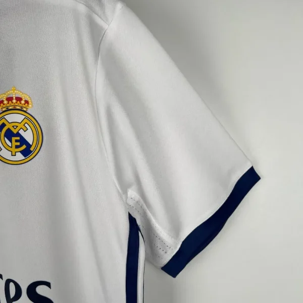 2016-2017 Real Madrid Jersey retro kit - Image 5