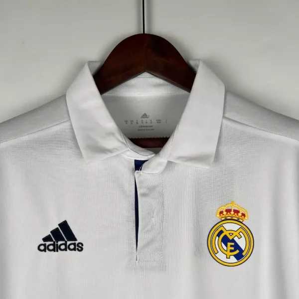 2016-2017 Real Madrid Jersey retro kit - Image 4