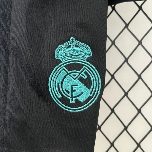 2017-2018 Kids Real Madrid Jersey retro kit - Image 6