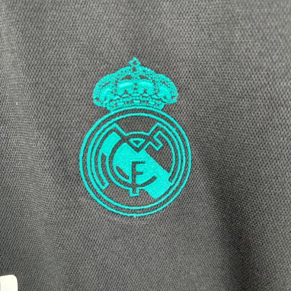 2017-2018 Real Madrid Jersey retro kit - Image 3
