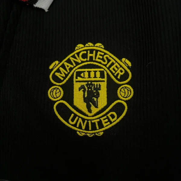 1998-1999 Manchester United Black Soccer retro kit - Image 3