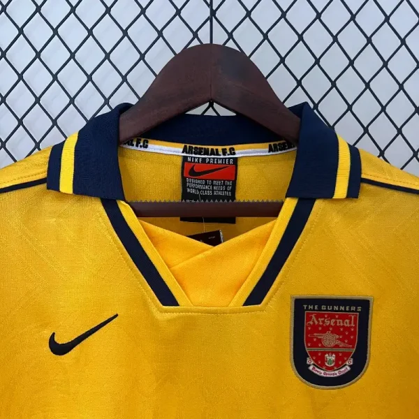 1996-1997 Arsenal Jersey retro kit - Image 4