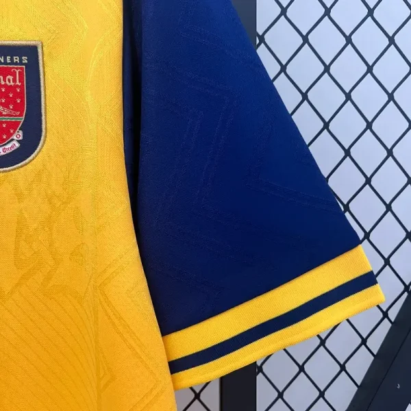 1996-1997 Arsenal Jersey retro kit - Image 5