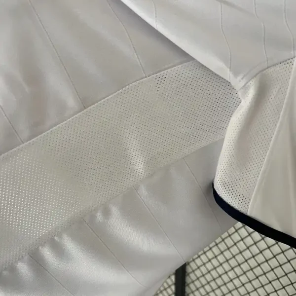 2004 England Jersey retro kit - Image 5