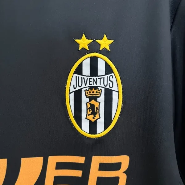 2001-2002 Juventus Jersey retro kit - Image 3