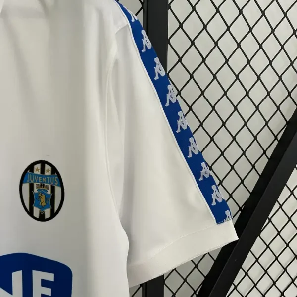 1990-1992 Juventus Jersey retro kit - Image 5