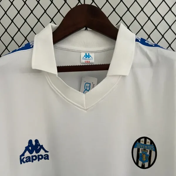 1990-1992 Juventus Jersey retro kit - Image 4