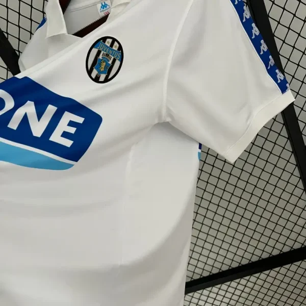 1990-1992 Juventus Jersey retro kit - Image 6
