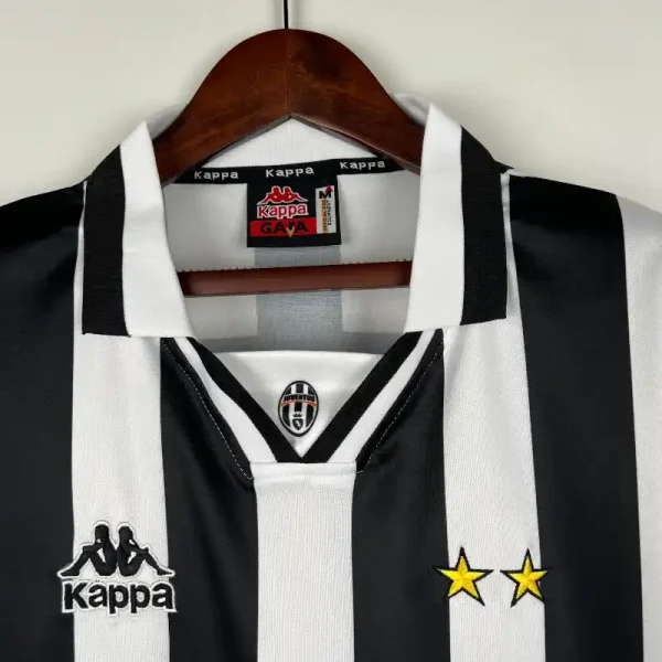 1996-1997 Juventus Jersey retro kit - Image 4