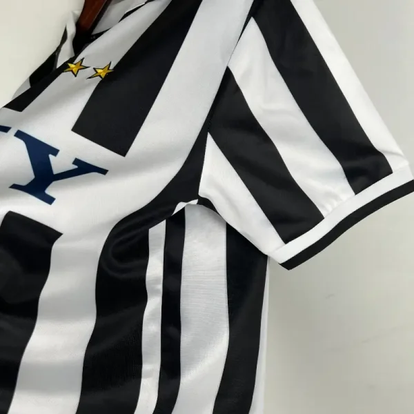 1996-1997 Juventus Jersey retro kit - Image 6