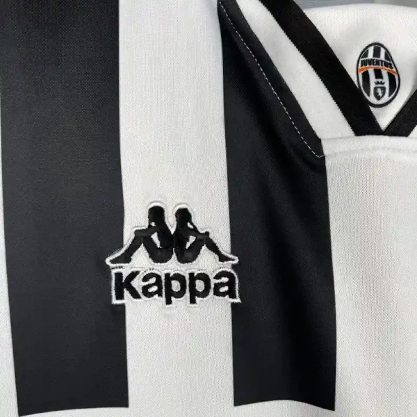 1996-1997 Juventus Jersey retro kit - Image 2