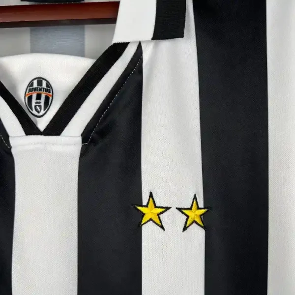 1996-1997 Juventus Jersey retro kit - Image 3