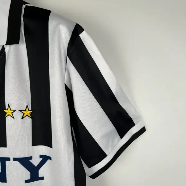 1996-1997 Juventus Jersey retro kit - Image 5