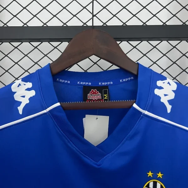 1999-2000 Juventus Jersey retro kit - Image 4