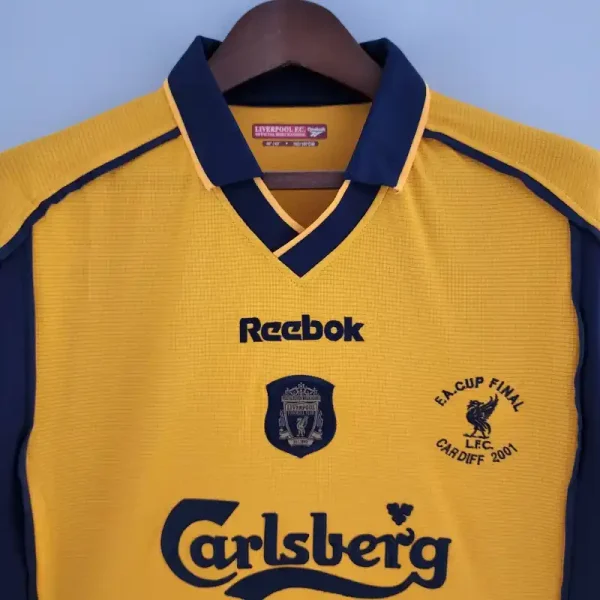 2000-2001 Liverpool Jersey retro kit - Image 8