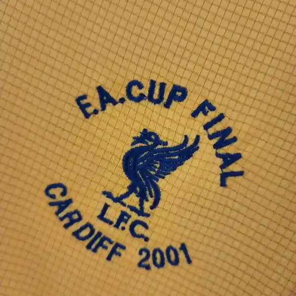 2000-2001 Liverpool Jersey retro kit - Image 7