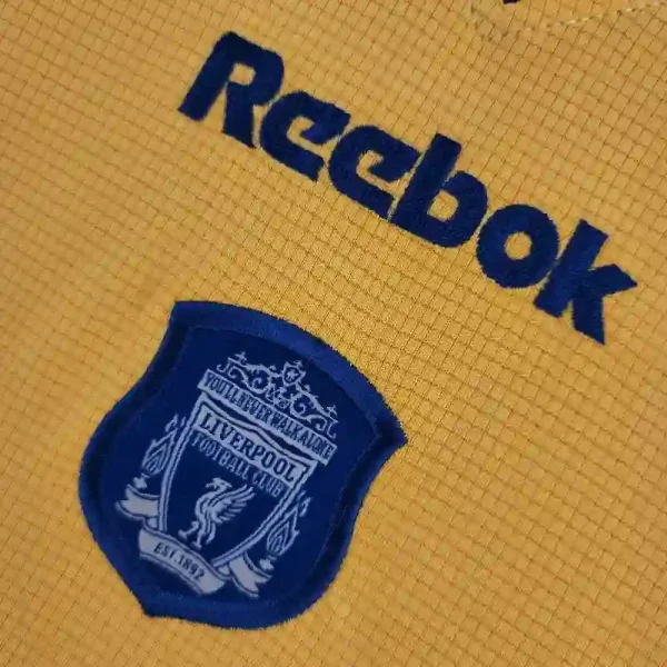 2000-2001 Liverpool Jersey retro kit - Image 6